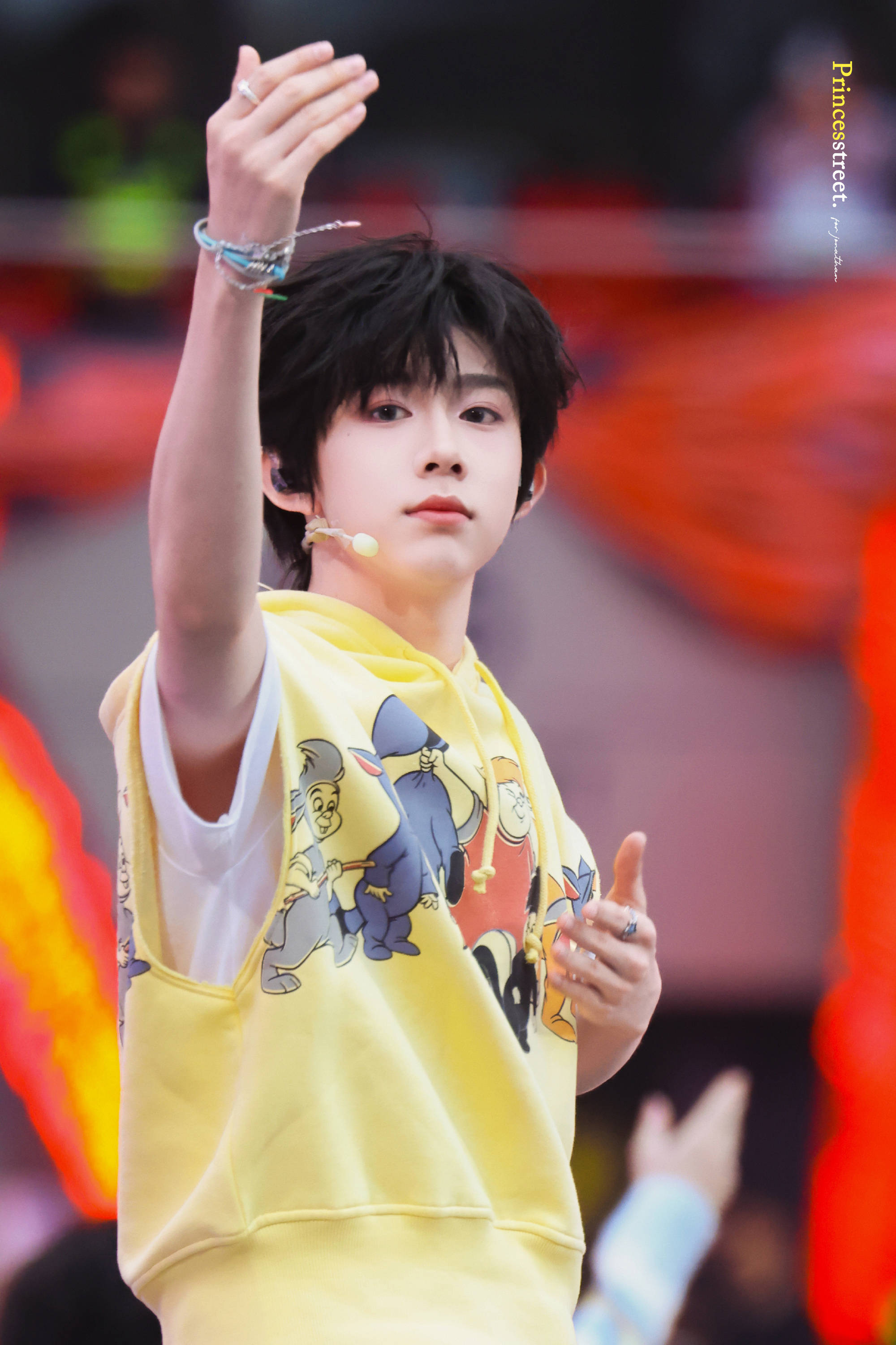 陈奕恒站姐出图七分钟就万🧱了 这个弟弟好火啊 什么定位？陈奕恒舞台魅魔