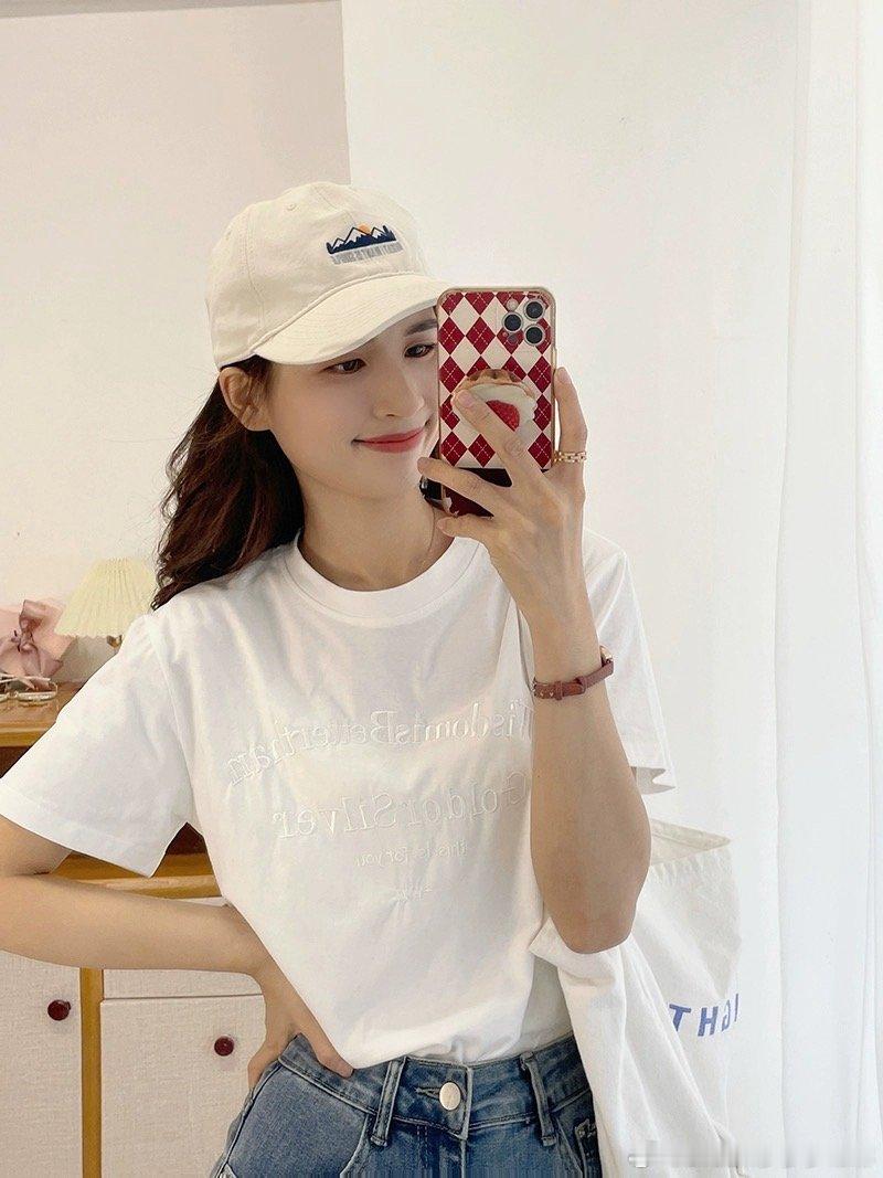 6🈷️26晚20：00上新限时85折每一个字母，都是内心的独白；每一件字母 T