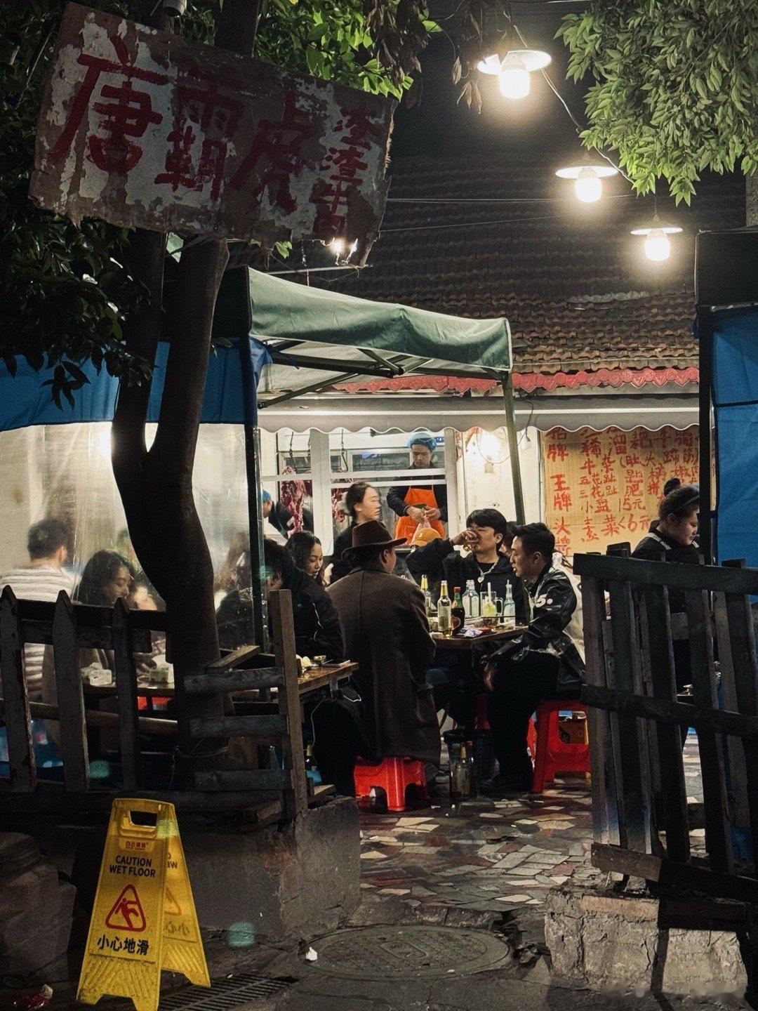 🍼奶罐儿的火锅日记📍唐霸虎渣渣牛肉藏在川大小巷子里一家居民火锅！点上一斤渣渣