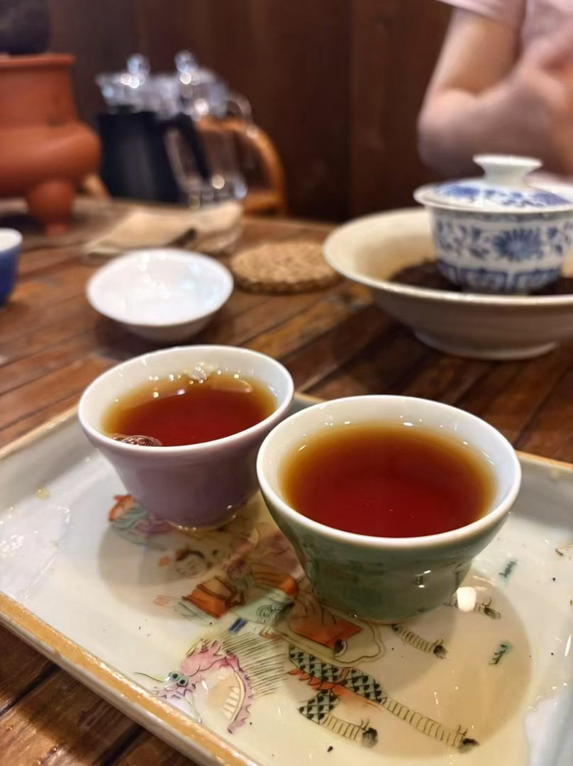 茶道  一杯茶，就像一个小小的世界，它承载着岁月的沉淀，也承载着生活的智慧。 