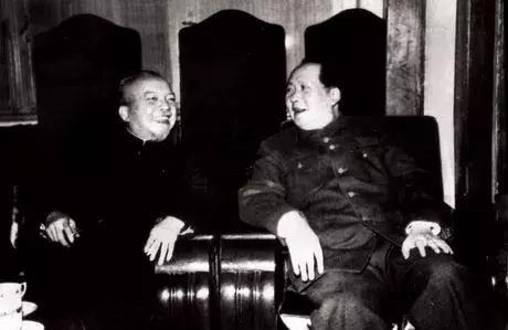 毛主席一生乐观，却有三个遗憾，每一个都令人泪目！第一个；就是未能亲自护送恩帅扬昌