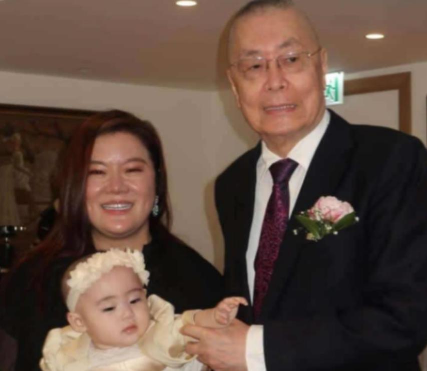 他是叶帅的女婿，78岁再次结婚，81岁妻子给他生了个女儿，84岁又给他生了个儿子