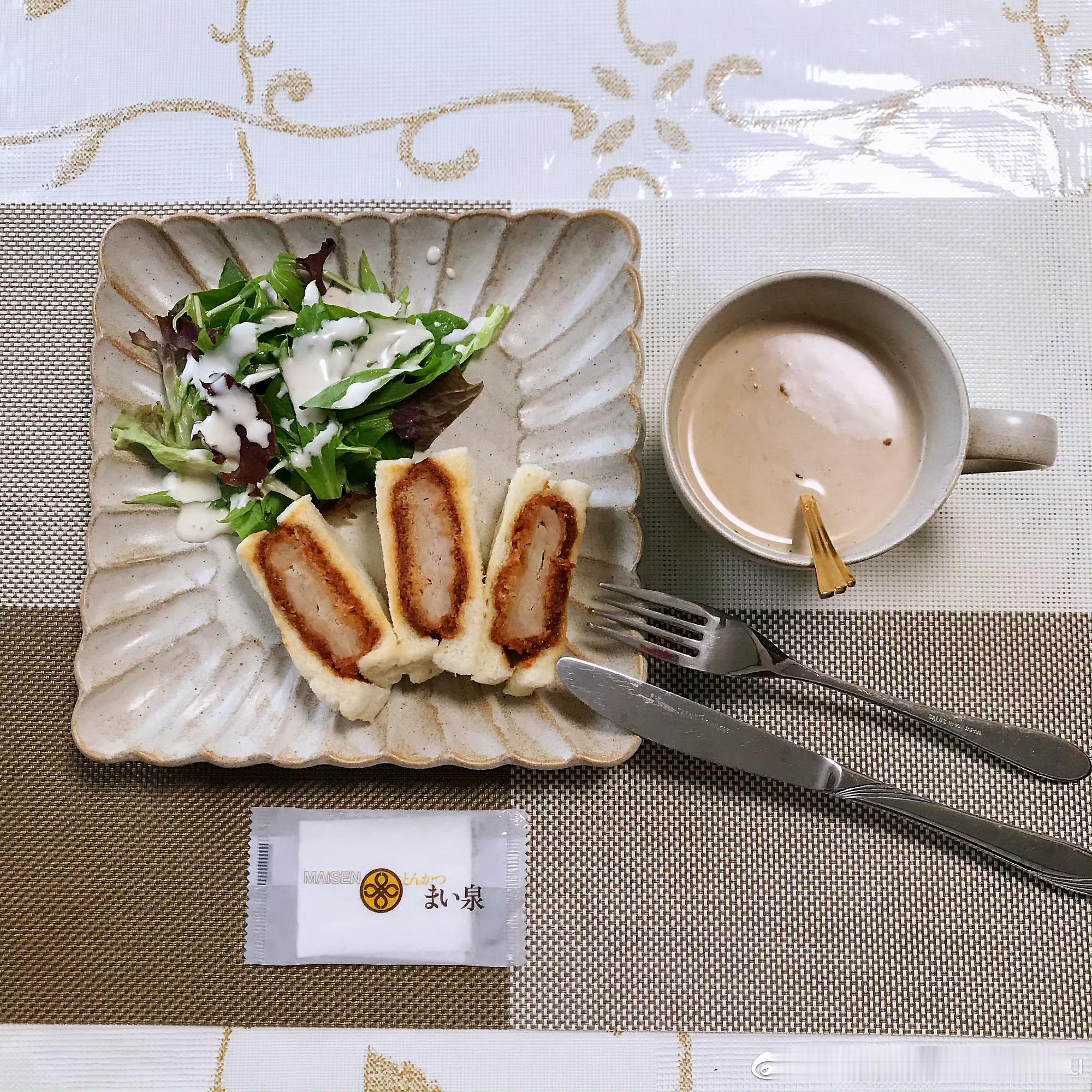 【搬运】2018年12月23日早まい泉 猪扒三明治🥪沙拉🥗牛奶加咖啡🥛☕️