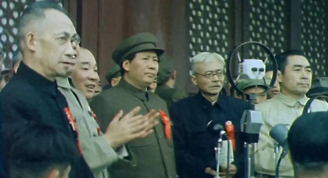 建国初期，面对西方记者质疑清朝签署条约是否能废除，毛主席以巧妙回应化解尴尬！
1