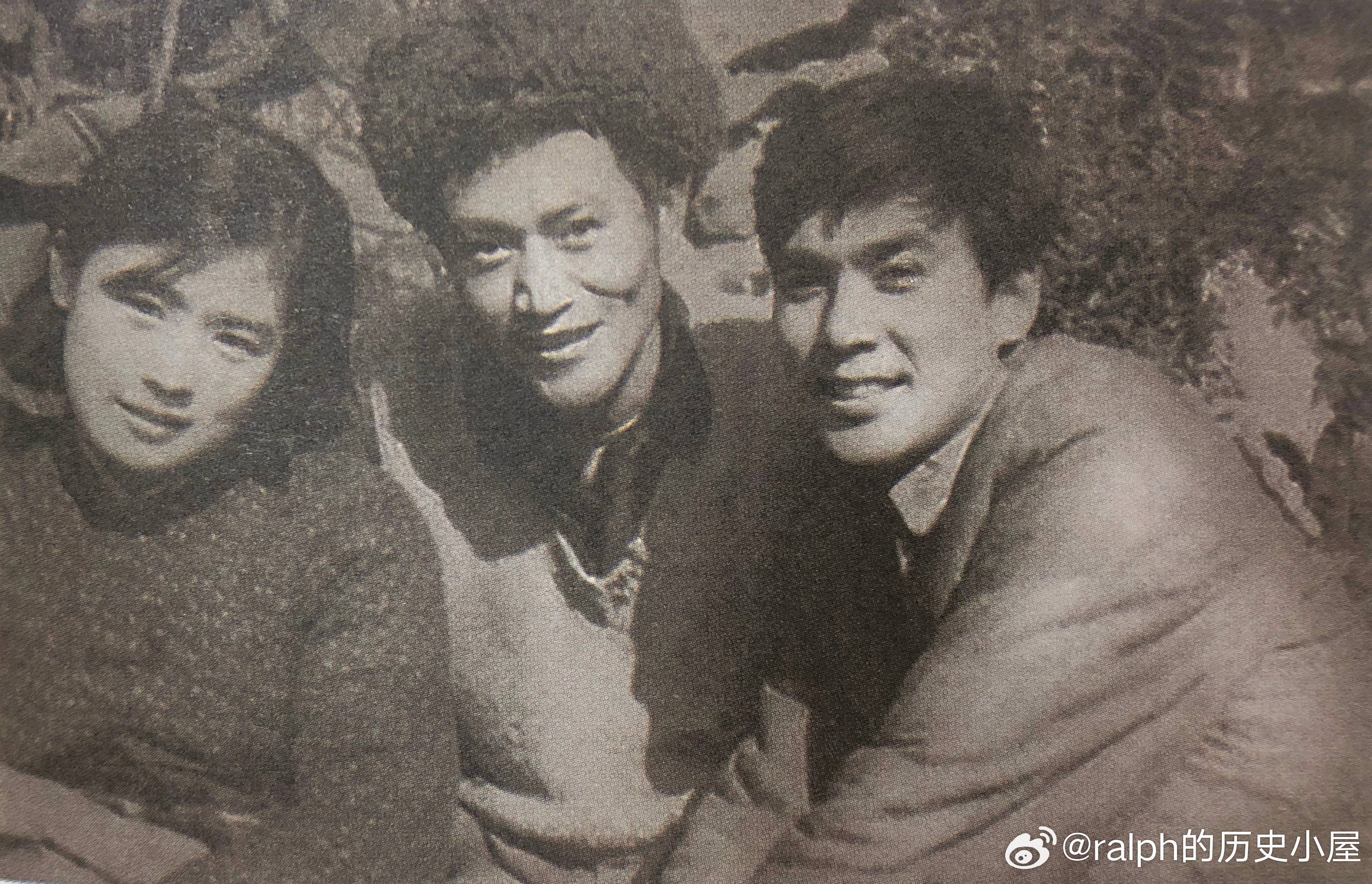 1981年丛珊、牛犇和朱时茂在电影《牧马人》片场历史影像