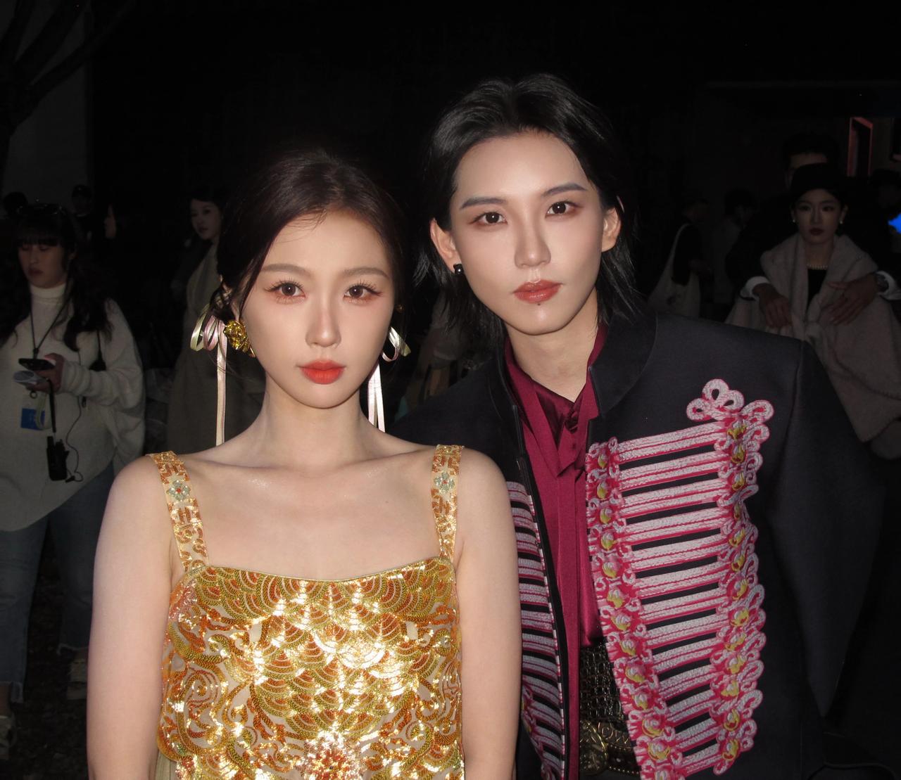 左边是虞书欣，1995年出生，身高169cm。
右边是陆柯燃，1995年出生，身