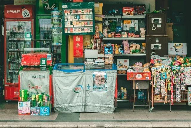 你们吃过5分钱的冰棍吗 5分钱的冰棍，那可是童年超棒的回忆呢。那时候啊，物质可不