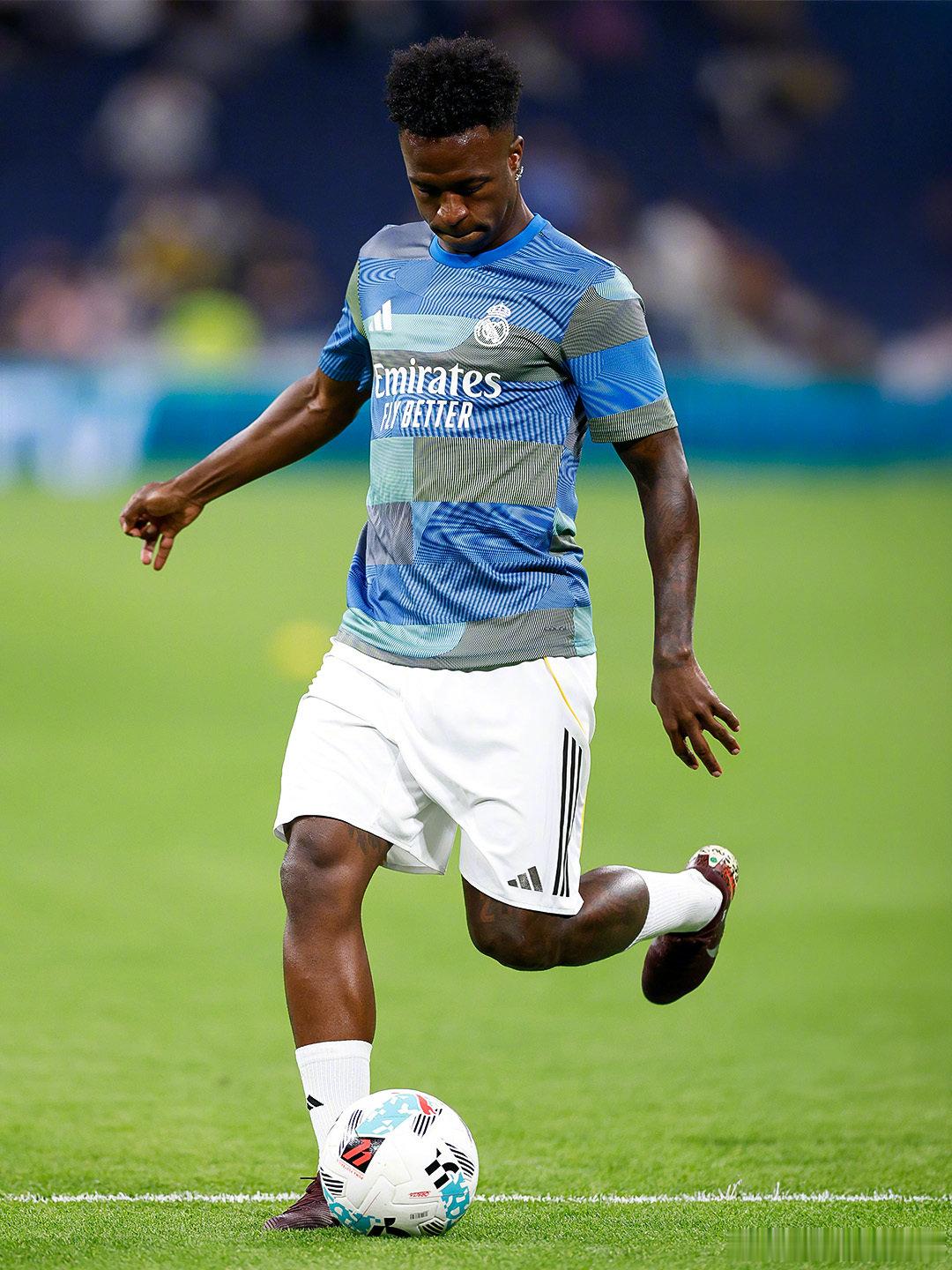 热身进行中，比赛进入倒计时⏳你预测今晚谁将取得进球？皇马vs阿拉维斯halama