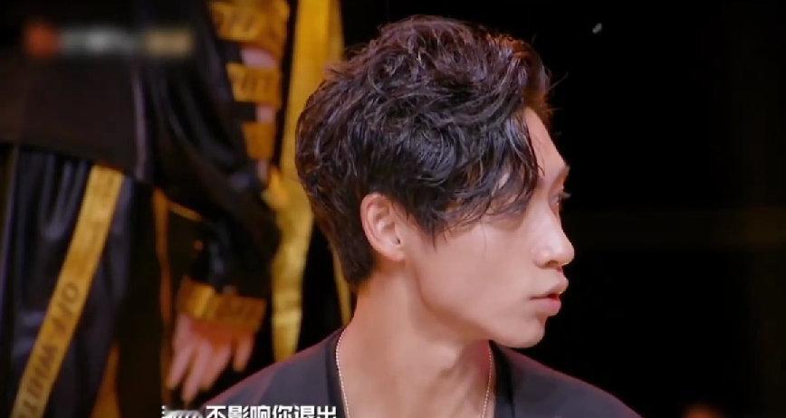 魏晨度假也要完成接梗kpi  魏晨大侦探团综接梗担当 魏晨携桔梗闹度假，梗王风范