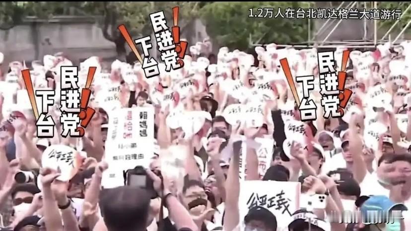 结合最新民调数据，梳理台湾岛内日裔皇民后代的不良影响、统派力量、中间基层民众的立