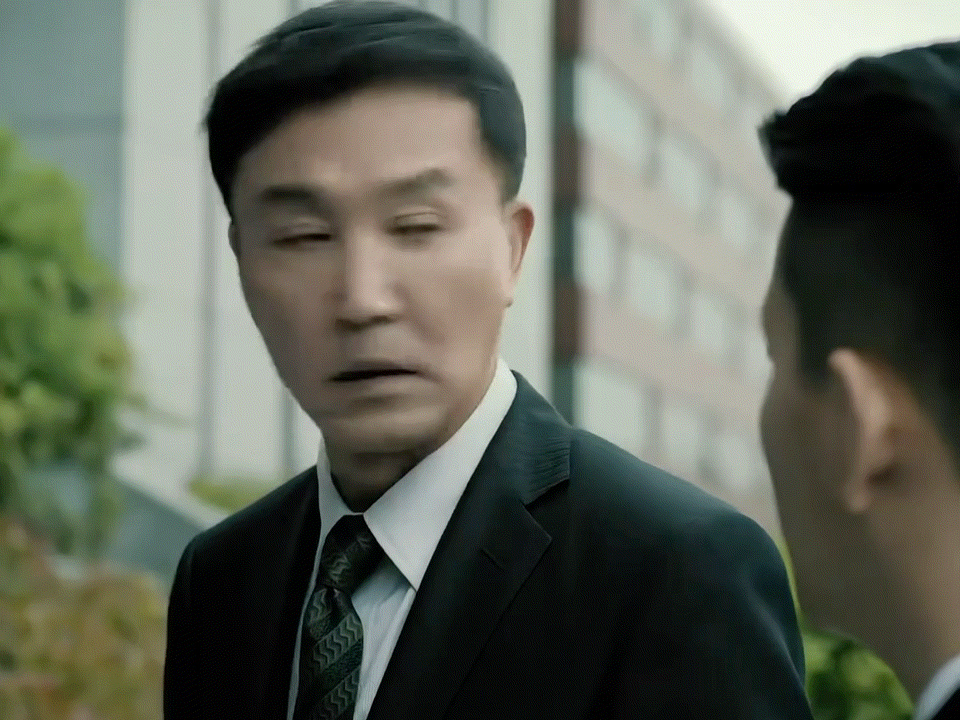 李人骏是李达康的年轻版 哇，剧里李人骏和李达康书记简直太像啦！都是那种为了目标拼