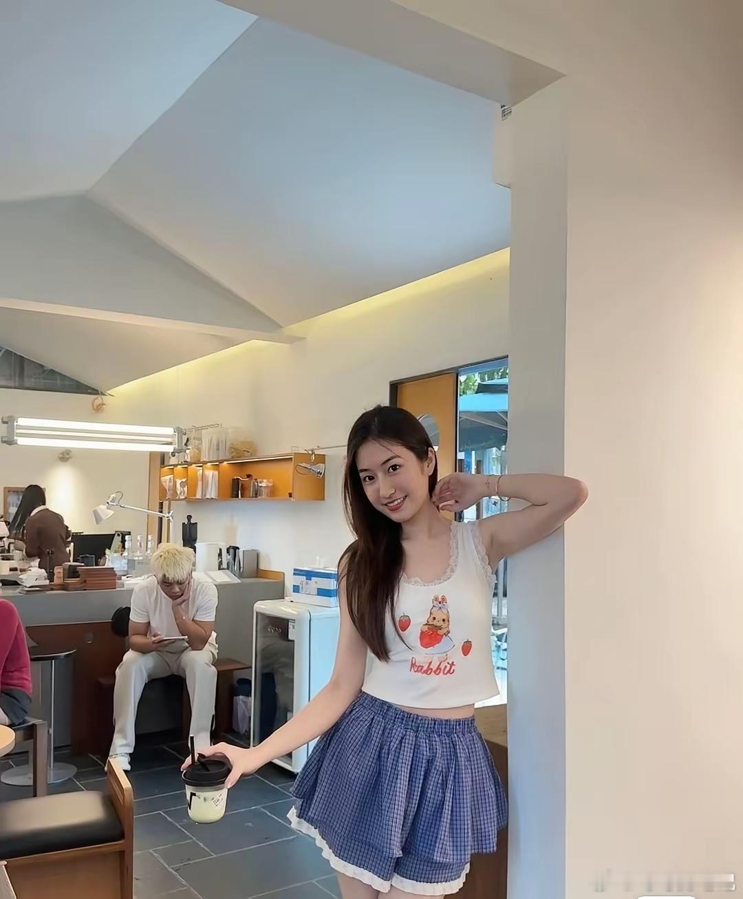 这身材和脸蛋拿不下你？ 