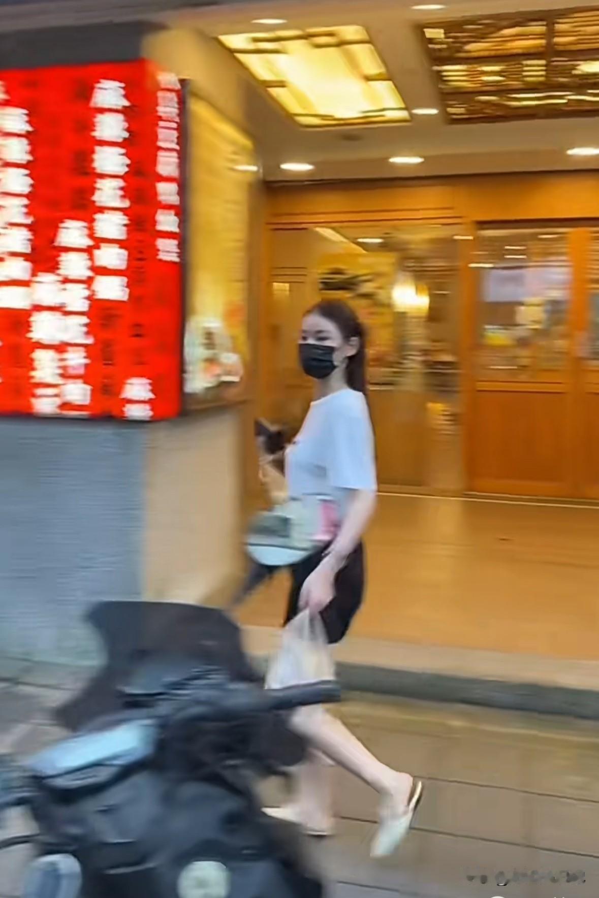 马筱梅生孩子，最难受的大家知道是谁么？那就是她前夫。
两个人婚姻存续5年时间，后