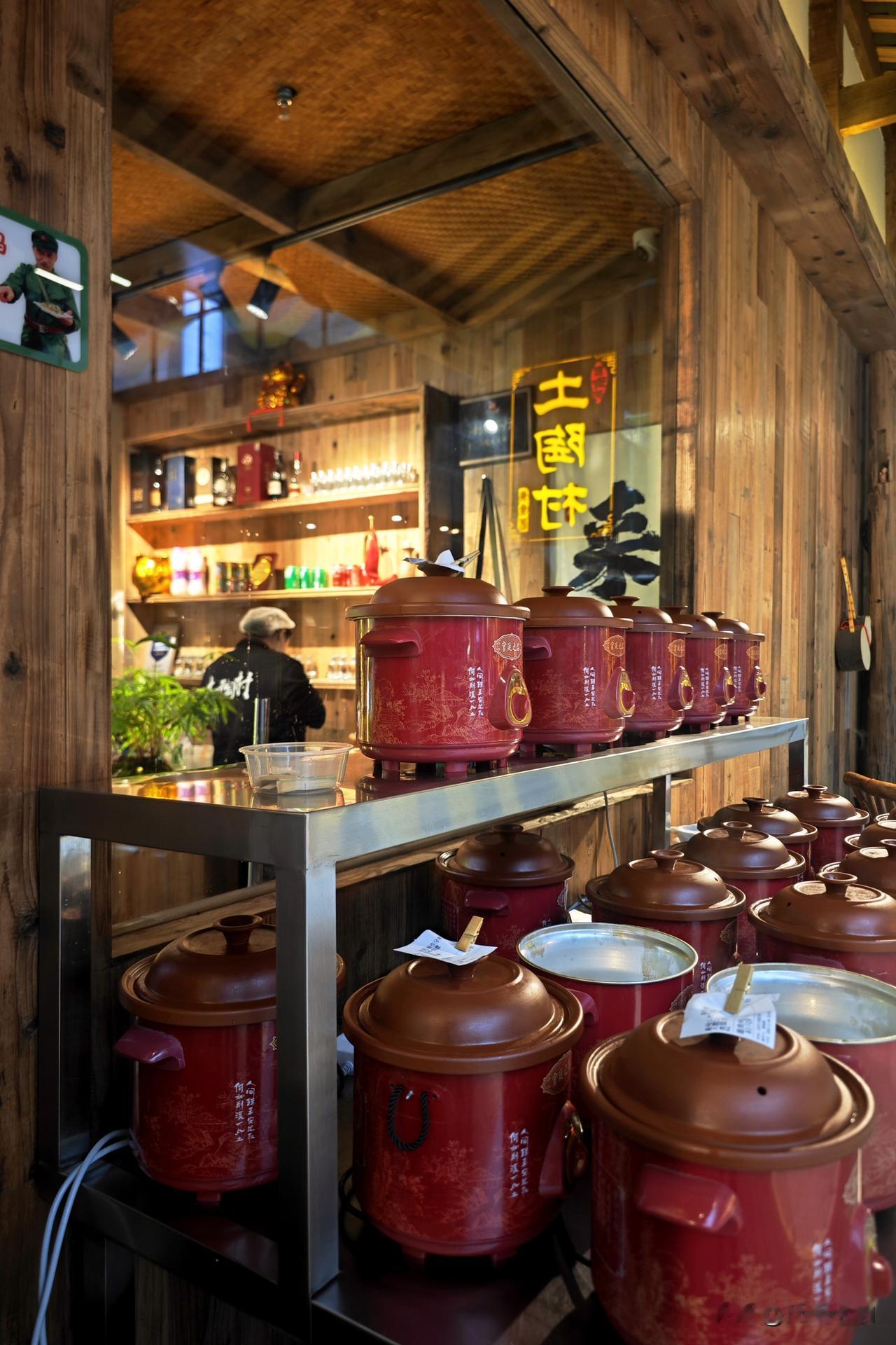 ​人均消费：60-80元（丰俭由人，主食+2-3个菜足够）。  
饭点人多可错峰