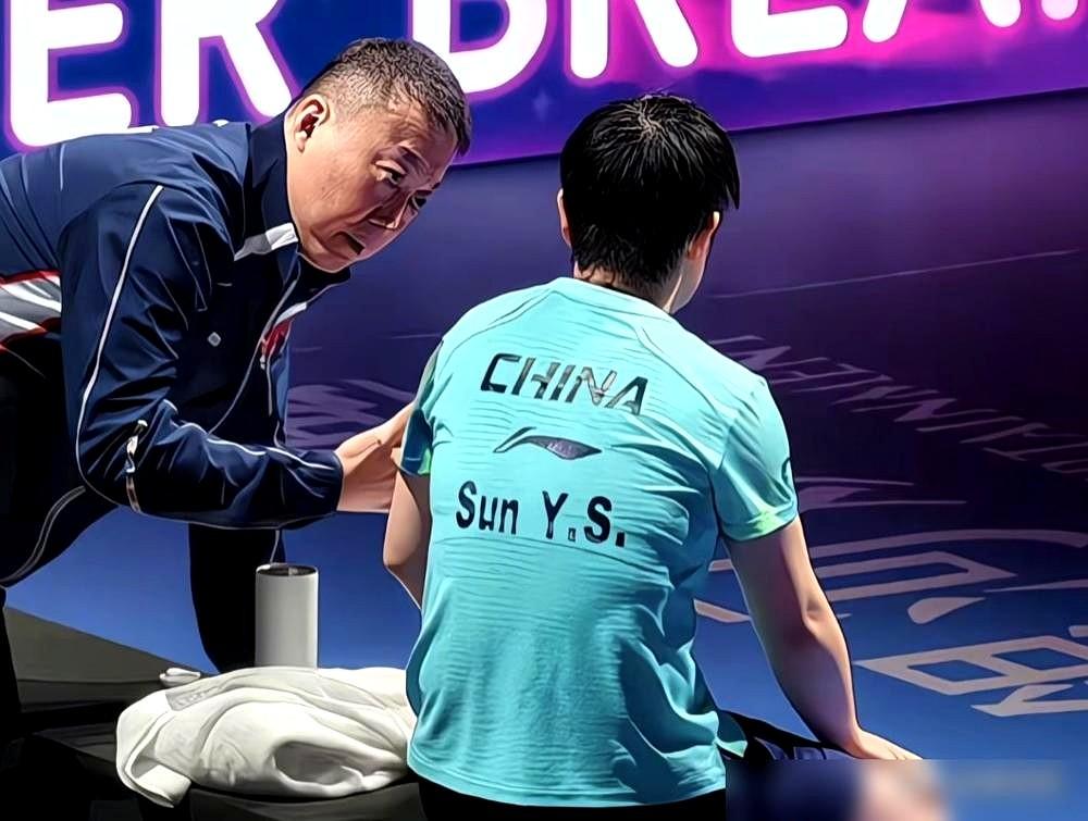 莎莎那张笑脸啊，真是会骗人。
我看着她，总觉得她心里住着个小猛兽，特别倔。
李隼