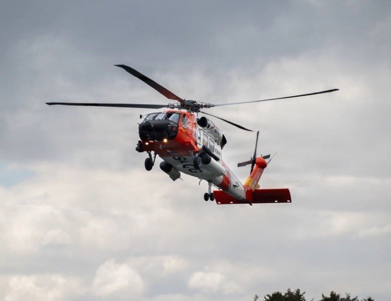 美国海岸警卫队一架MH-60“海鹰”直升机在阿拉斯加州锡特卡市哈博山附近坠毁。机