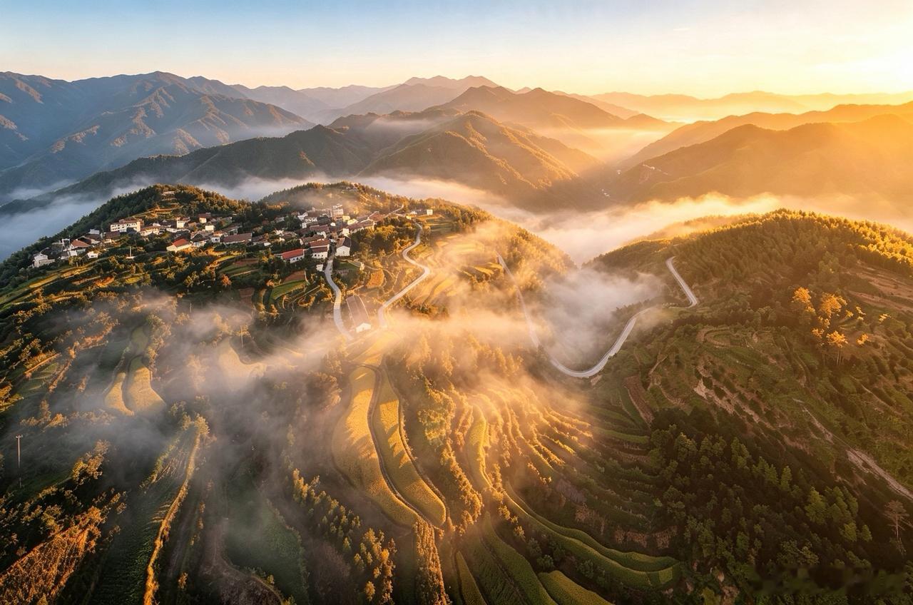 宁波宁海山水赋能乡村文旅天高云淡，秋染群山✨，走进宁波宁海黄坛镇，邂逅浙东云端秘