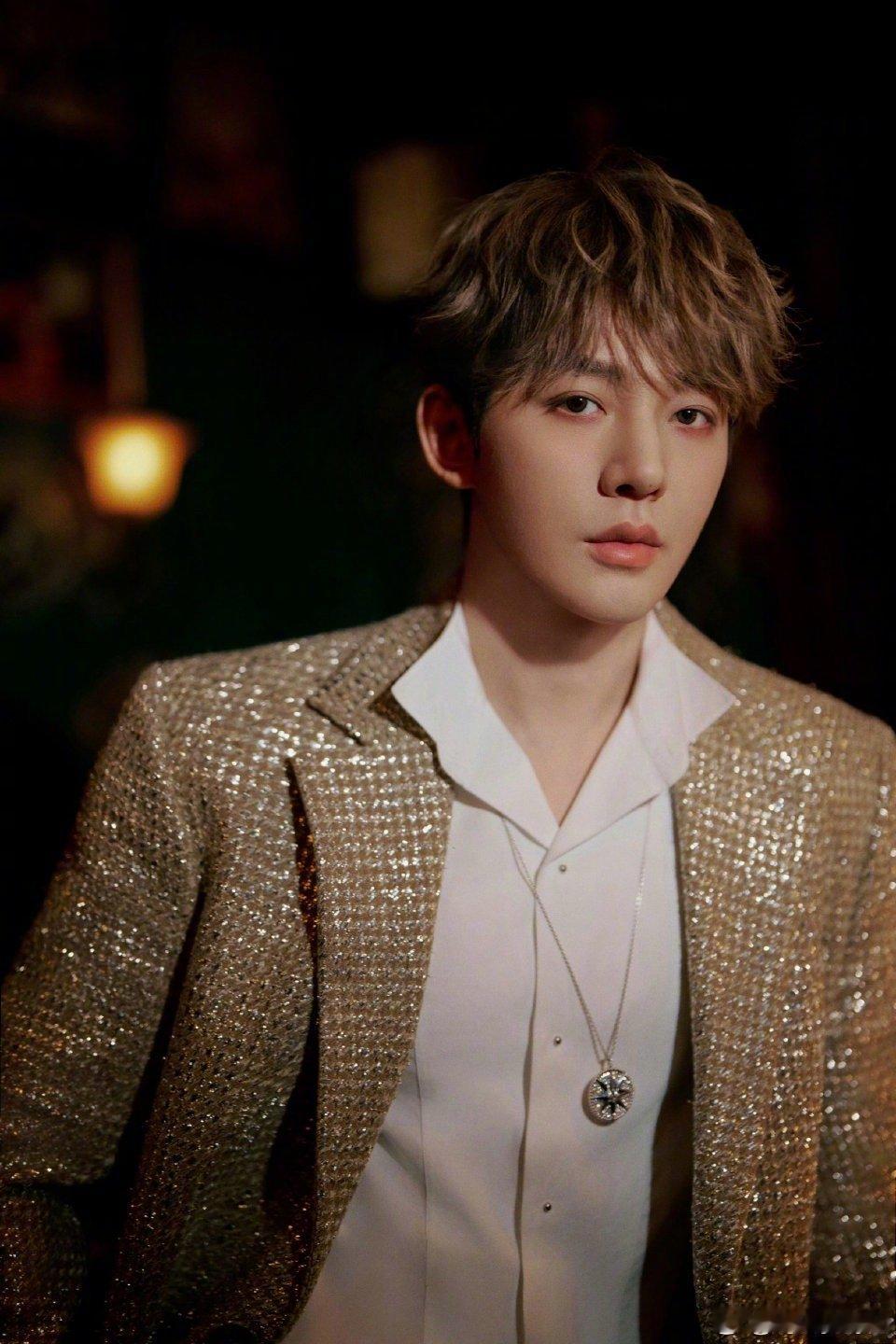 邓为哥哥亮光西装好酷！｜邓为