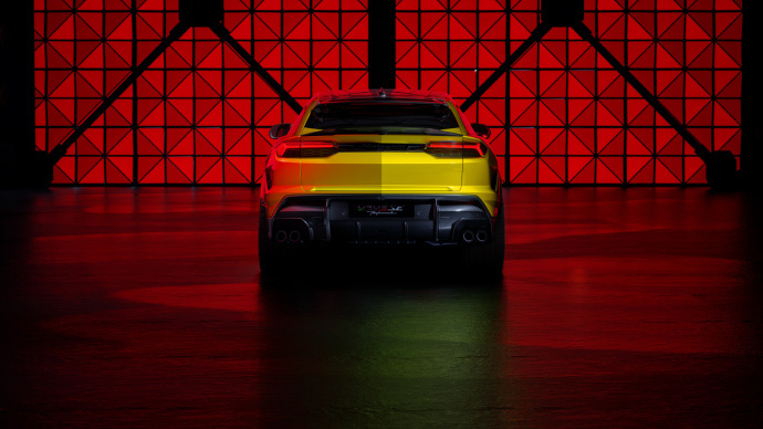 Giallo Auge 原厂荧光黄车漆质感通透，Urus SE 全套空气动力学碳