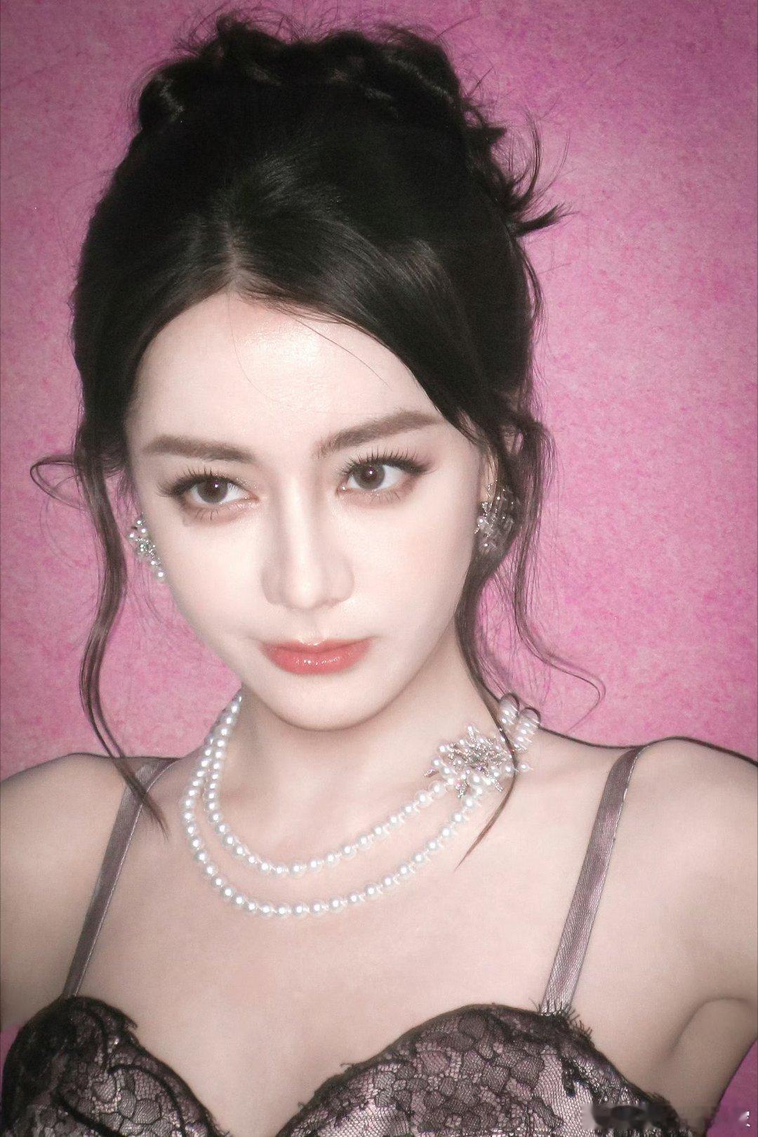 迪丽热巴 生日快乐迪丽热巴0603生日快乐 dlrb 今天星期巴 dlrb 迪丽