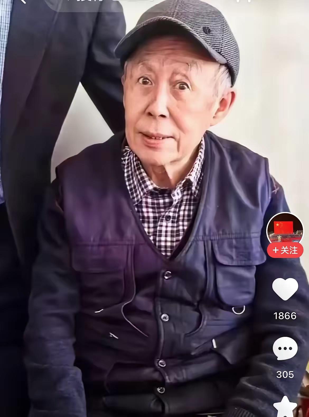 你也许认不出来他是谁了。但很多人听说过他的评书。他就是著名的评书表演艺术家田连元