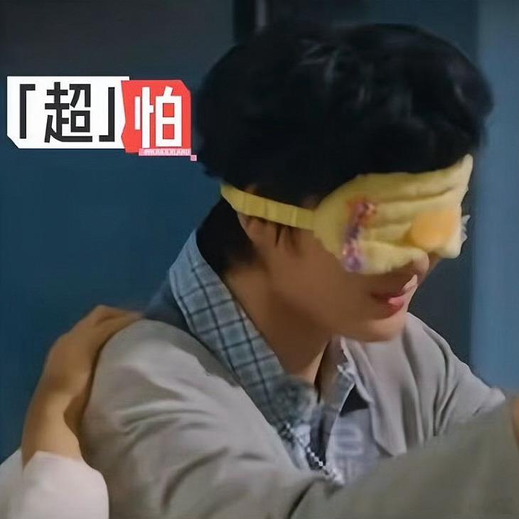 这锋利的下颌线是哥？！