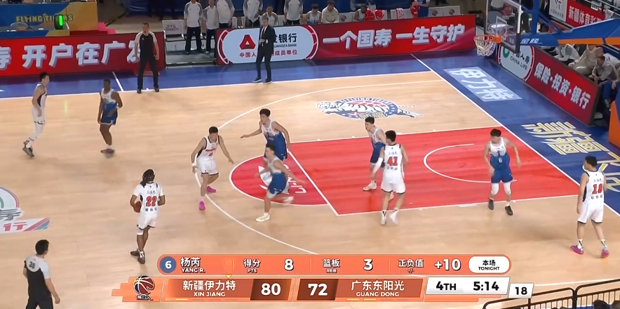 我觉得让麦考尔来打关键时间段的外援不是个很好的选择。新疆男篮vs广东男篮