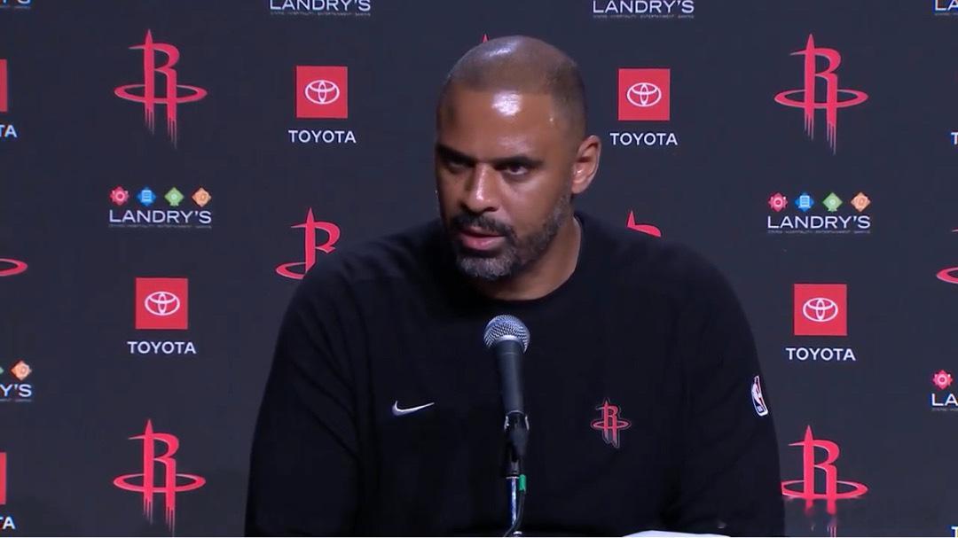 乌度卡赛前在谈到杜兰特￼缺阵时表示：“他在训练中撞到了膝盖，希望这是只用缺阵一场