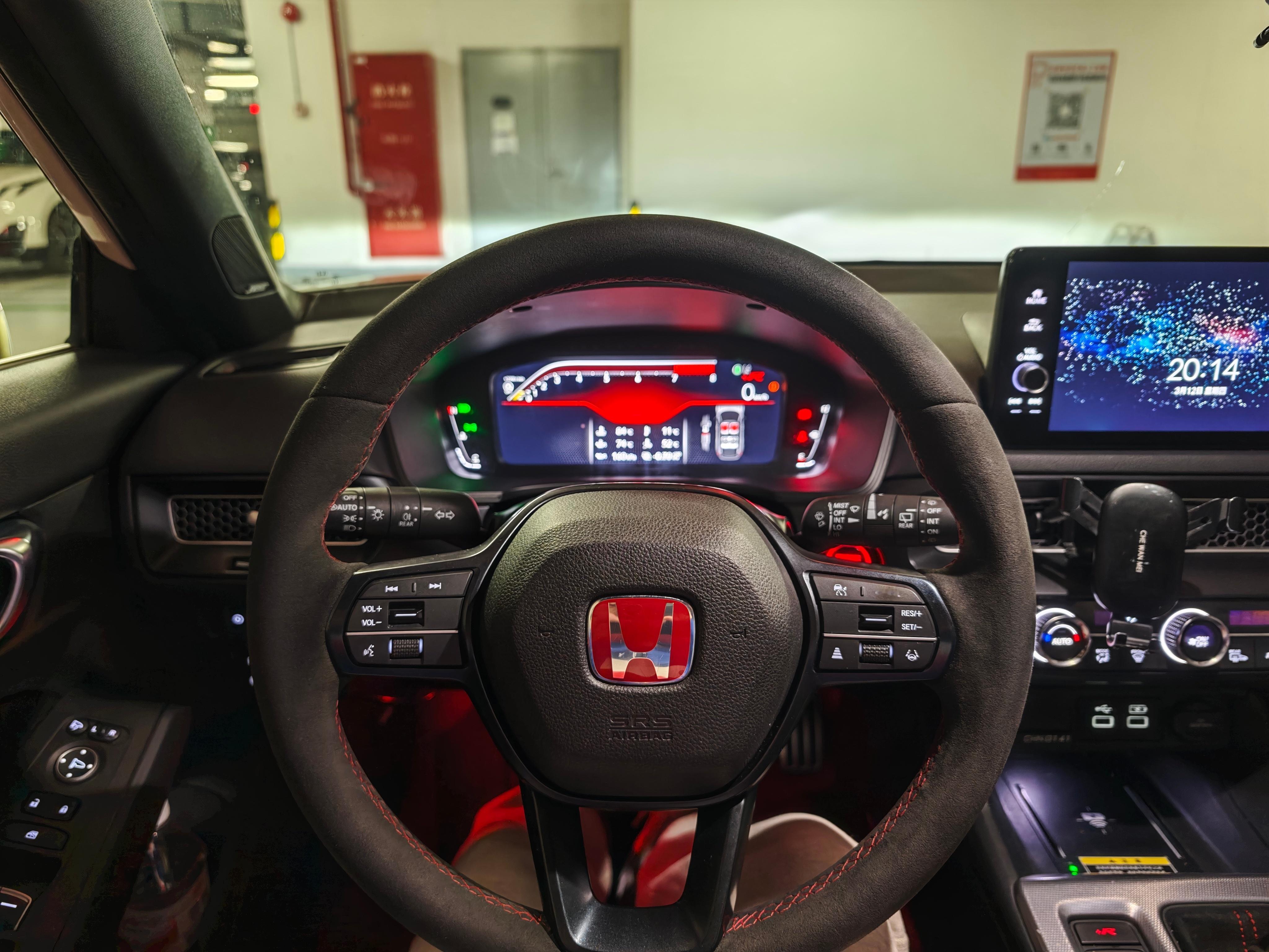 本次上海F1，为了表达对阿斯顿马丁车队的支持，我将驾驶本田出击 上海·虹桥天地