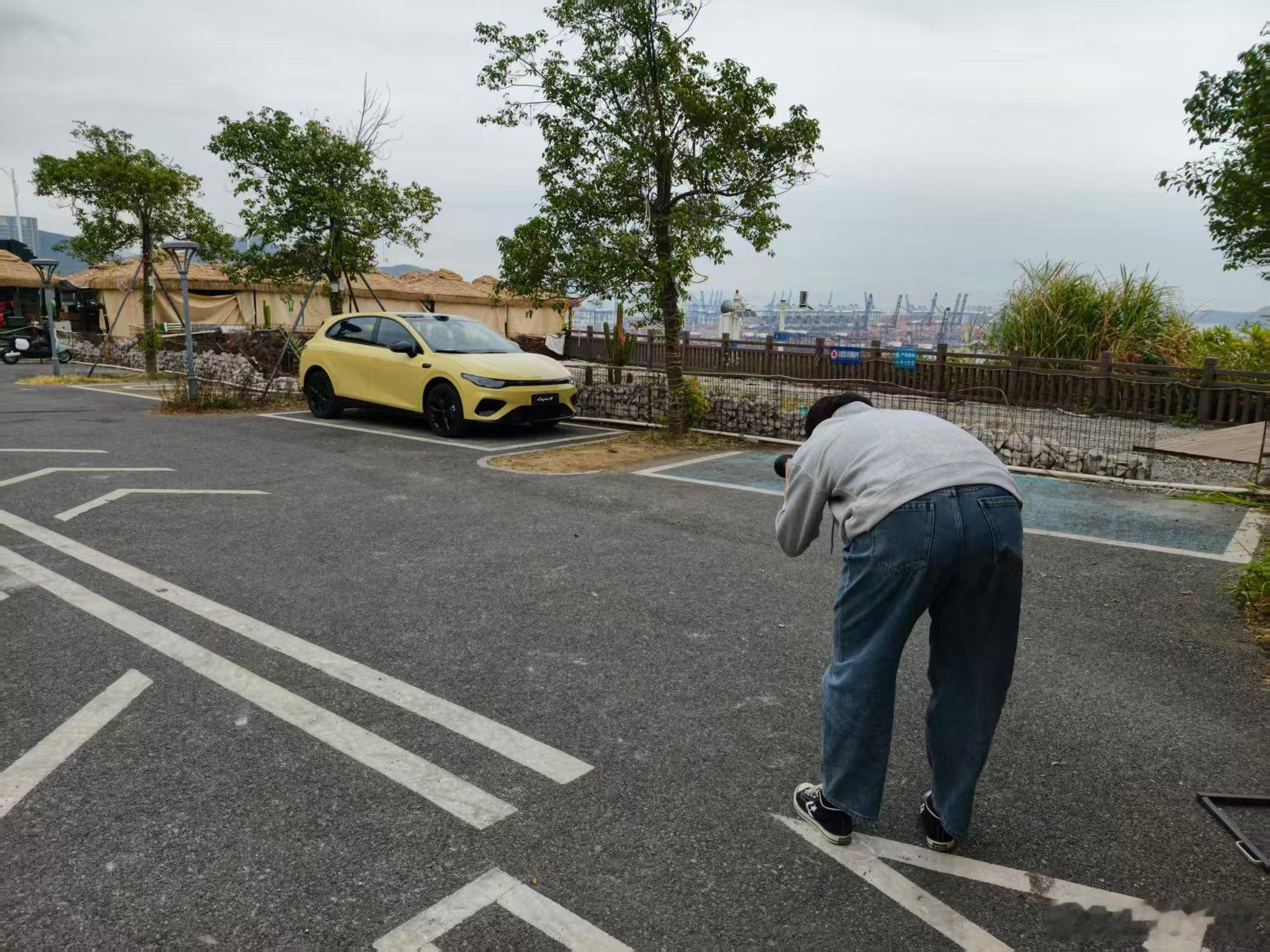 早啊朋友们，懂我意思吧。哥们儿今天要掌镜拍套组图然后我发现一个问题，每次给我拍照
