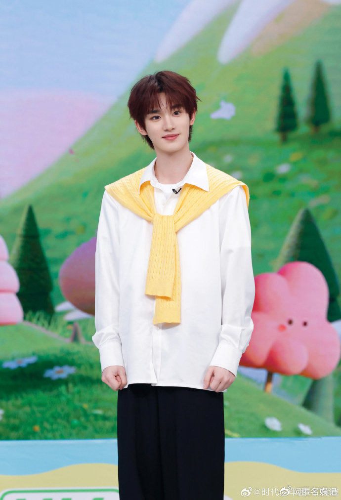 丁程鑫cha了大东北是我的家乡丁程鑫的手脚各有各的KPI 你好星期六你好星期六这