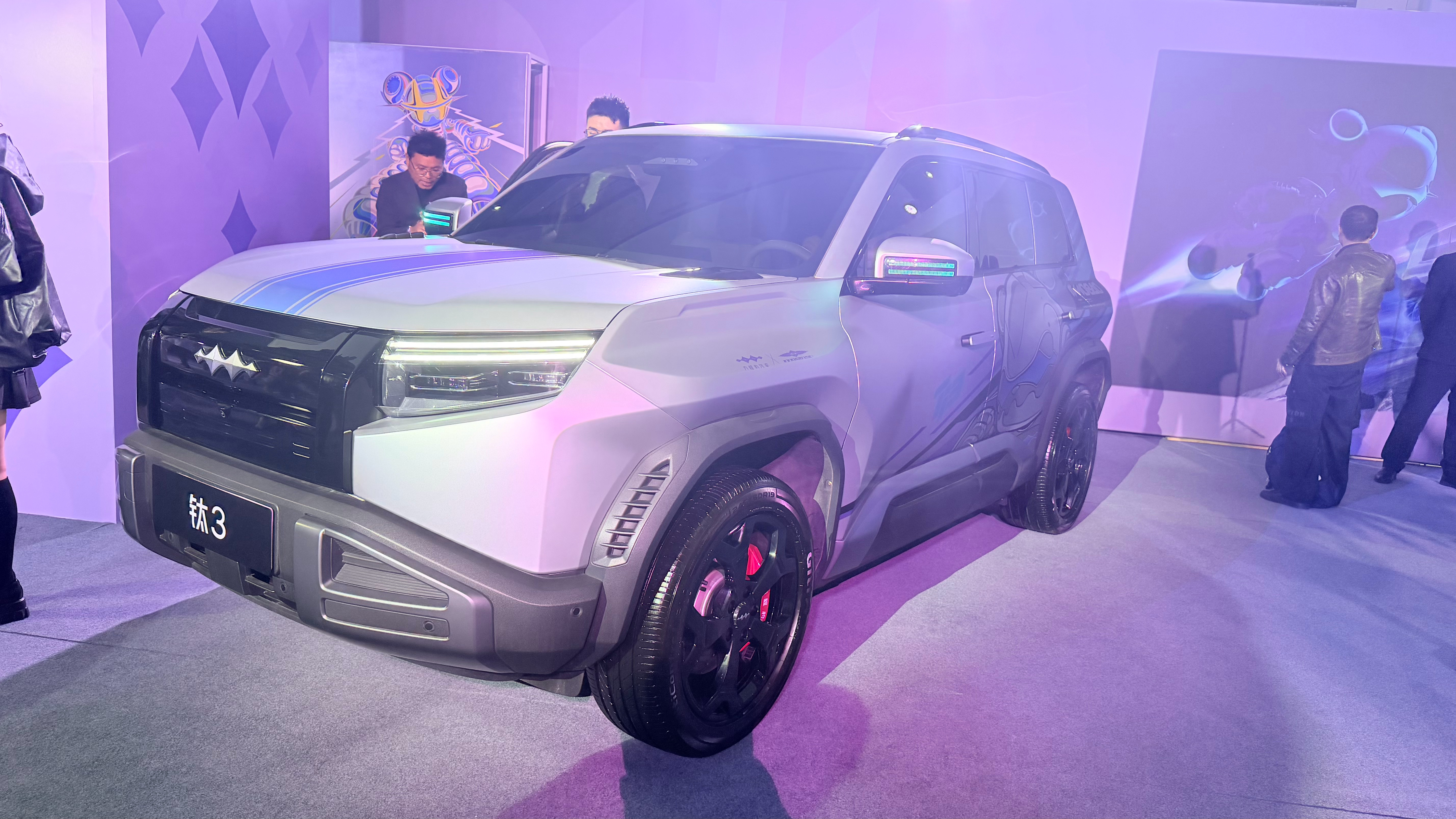 这是方程豹钛3闪充版，可以看出第二代刀片电池和闪充的技术加入，并不会影响车身空间