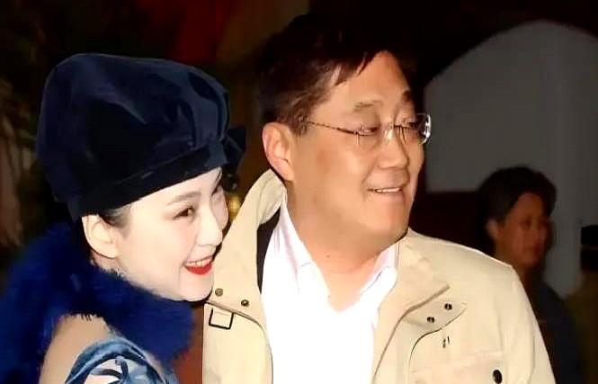 放着快钱不赚，这人是不是有点“傻”？

娱乐圈第一经纪人王京花，2005年从华谊