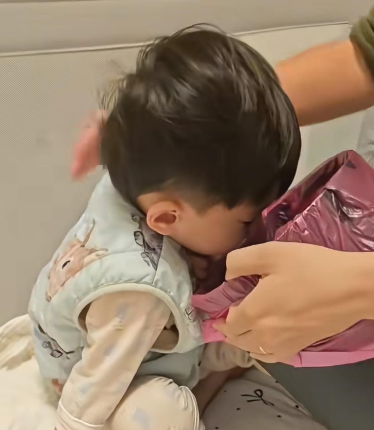 我必须草莓农残 提醒大家：现在的草莓真的慎吃！

前阵子买了一筐看着水灵的草莓，