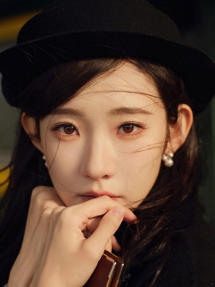 张艺凡我那留洋归来的大小姐张艺凡留洋大小姐绿皮火车与旧时光，张艺凡的清冷氛围感，