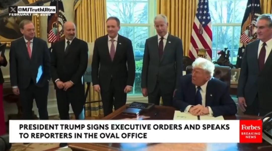 特朗普描述他如何奇迹般地从9/11事件中幸存下来时，明显紧张的霍华德·卢特尼克笑