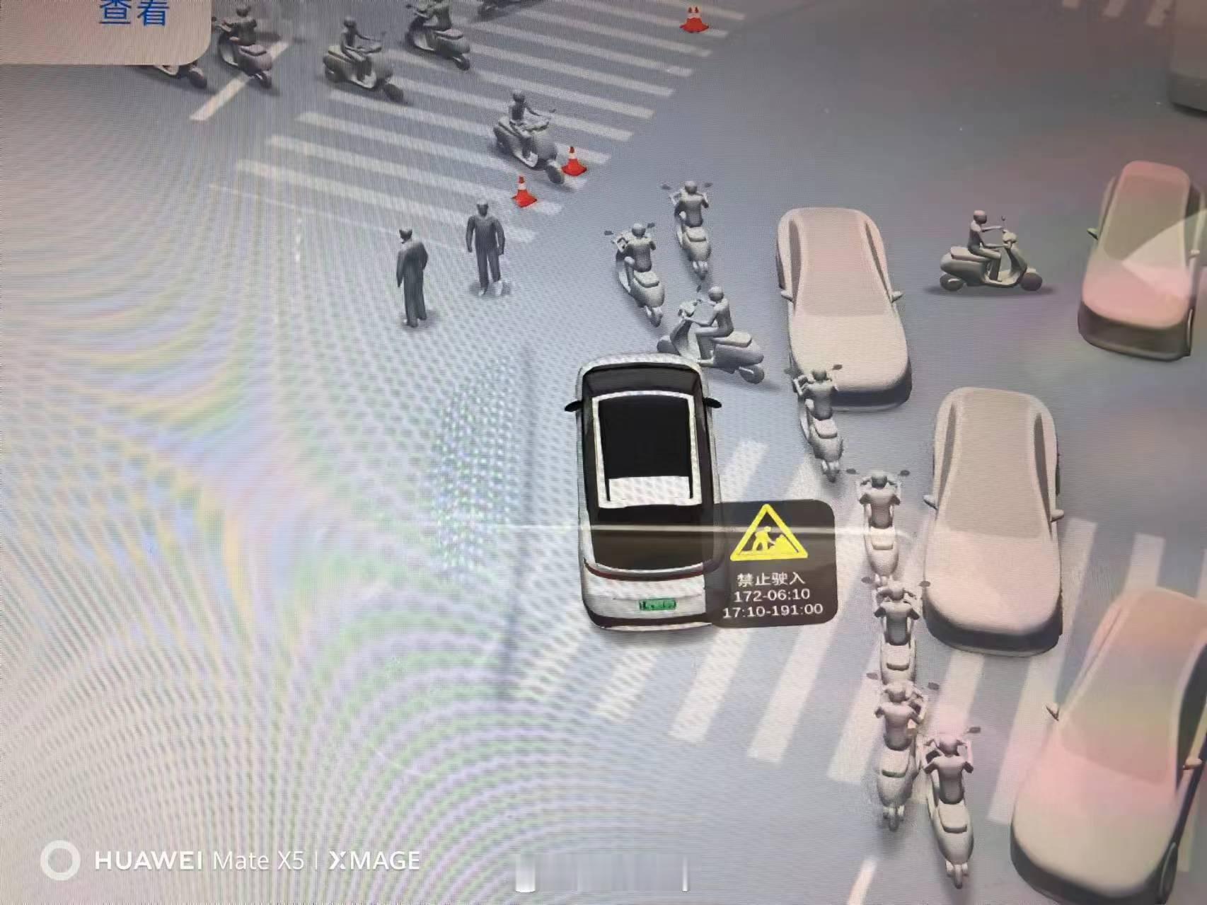 群里发了个小鹏X9识别路牌的EID界面，评价道：“识别的很清楚，一本正经的胡说八