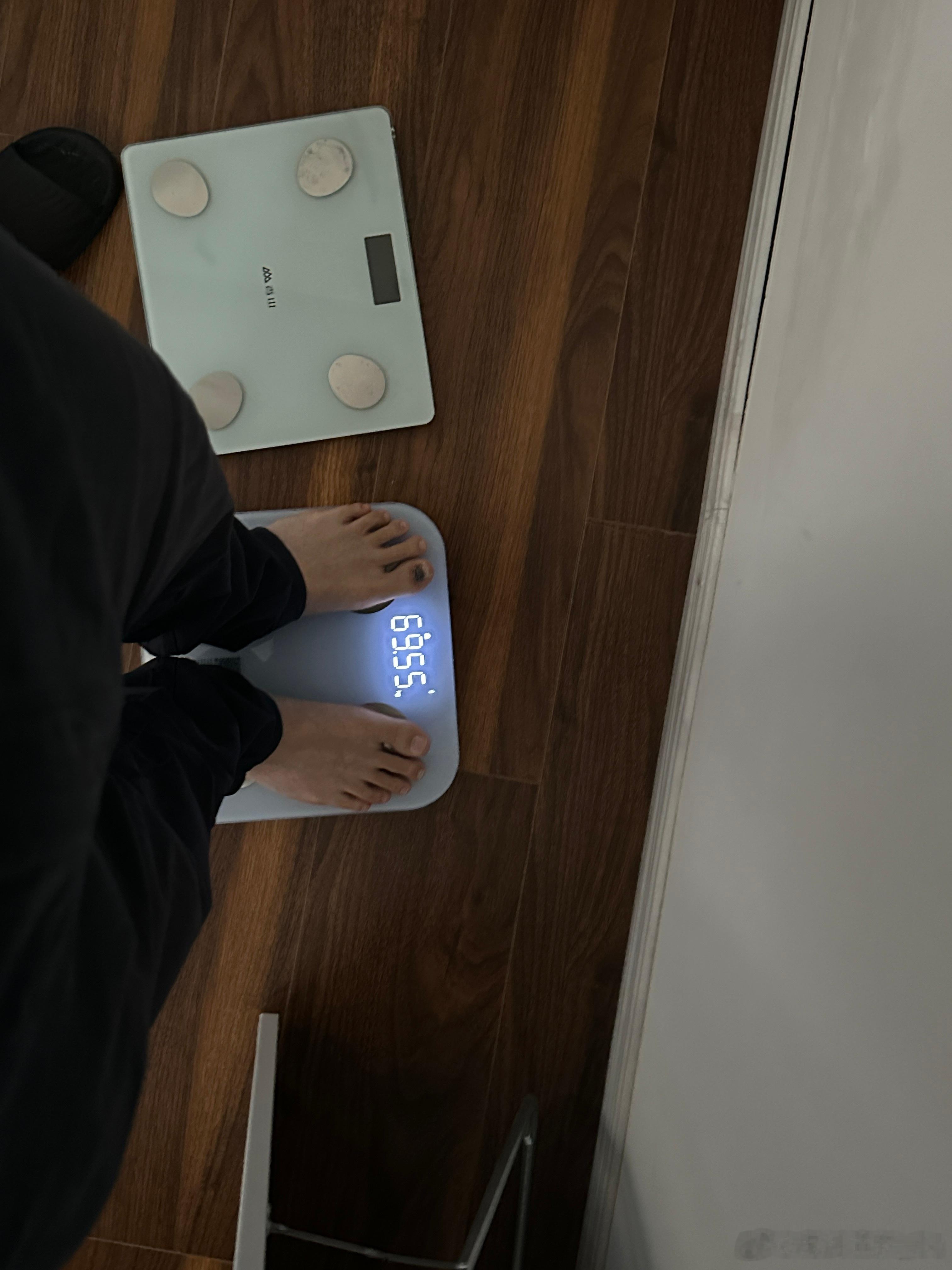 早早早今天周五啦周末要想去哪里🎣虽然我还没从锦鲤死于饵料走出来但是还是要开心，