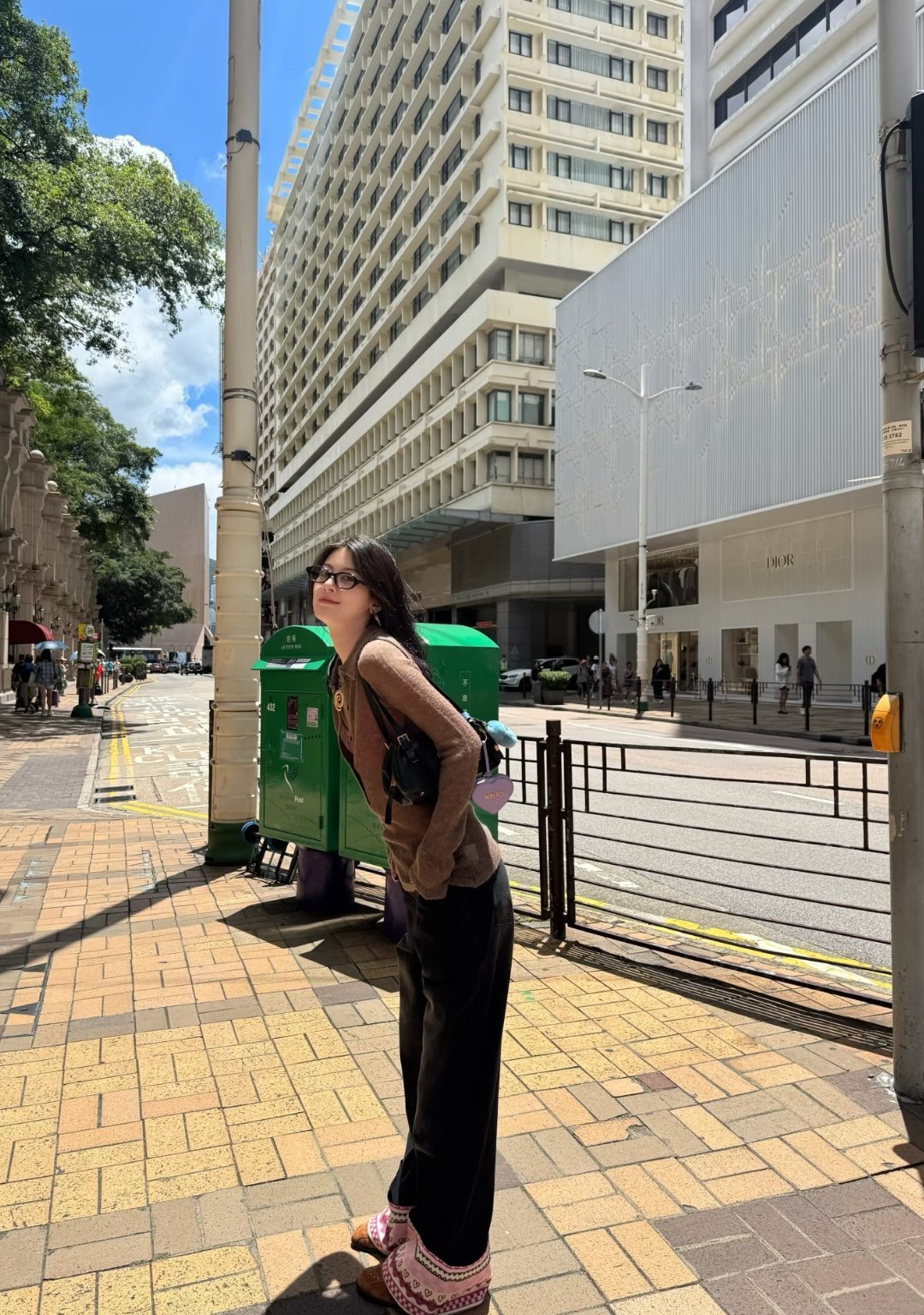 赵昭仪的一些日常分享～镜片还反射出了风景，太美了！ ​​​