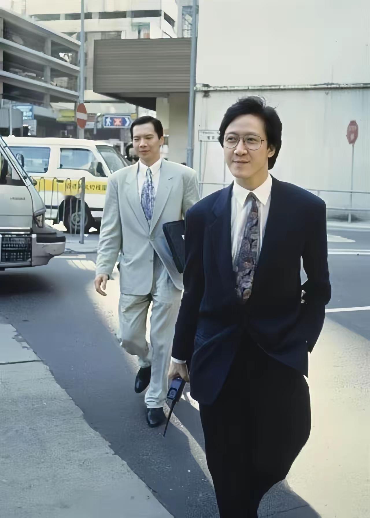 一个电影时代的缩影，一人死了，一人也老了。
中国星的没落，也是代表一个香港电影没