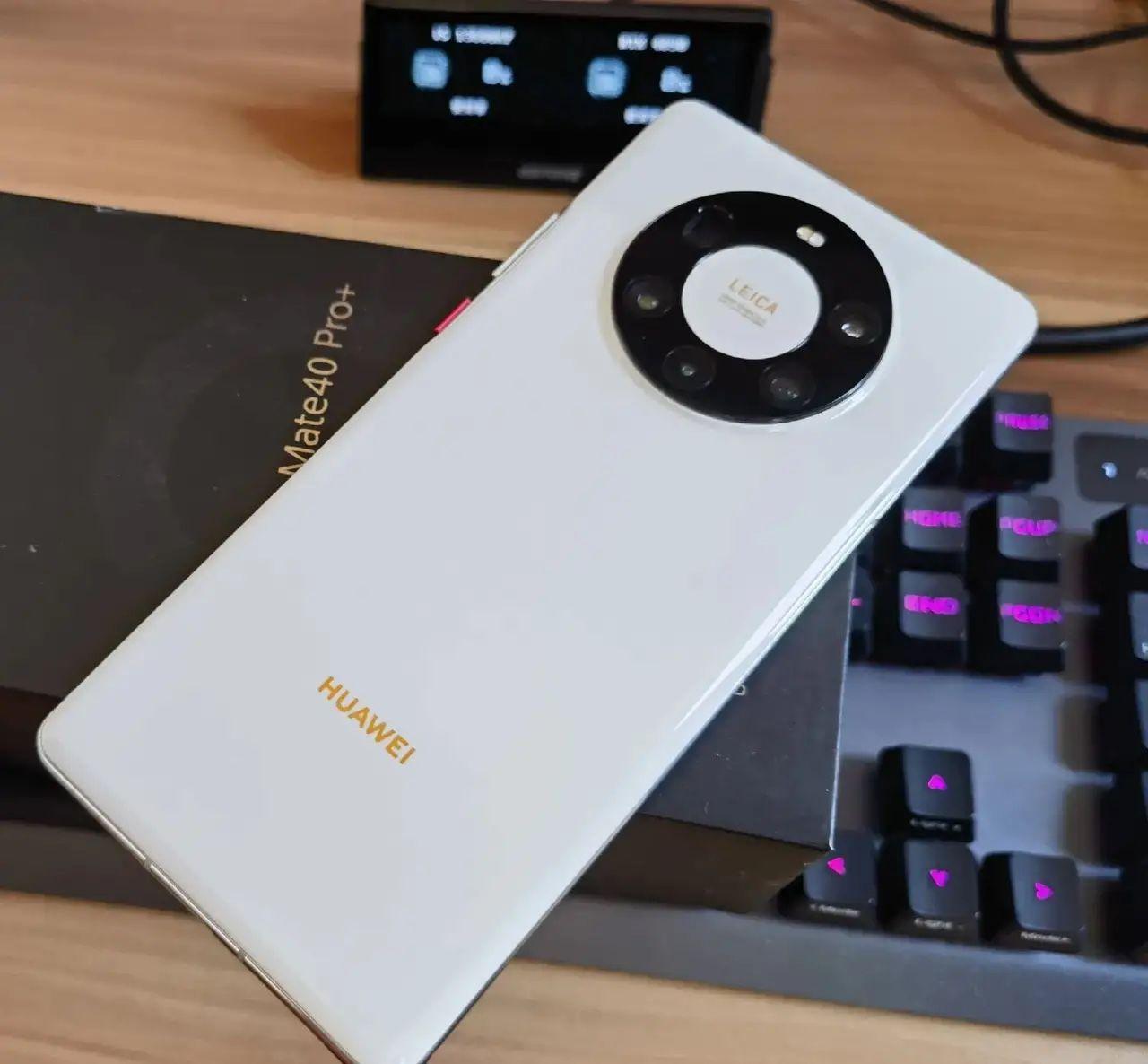 谁懂，华为Mate40 Pro+换小米13 Pro，就冲着白陶瓷来的！！！

现