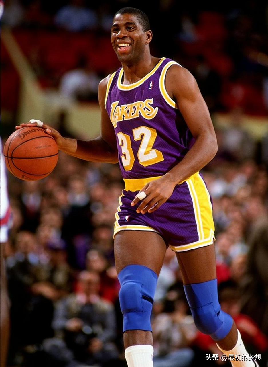 NBA历史十大最强新秀！谁的表现更强一些？
 
1. 魔术师约翰逊（1979‑8
