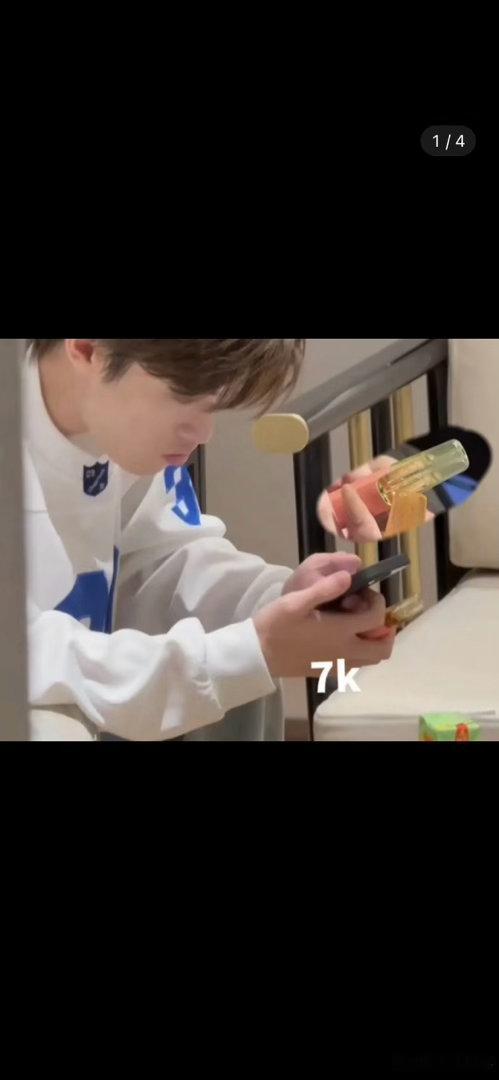 冰湖重生张康乐这是机场候机室吸电子烟吗 