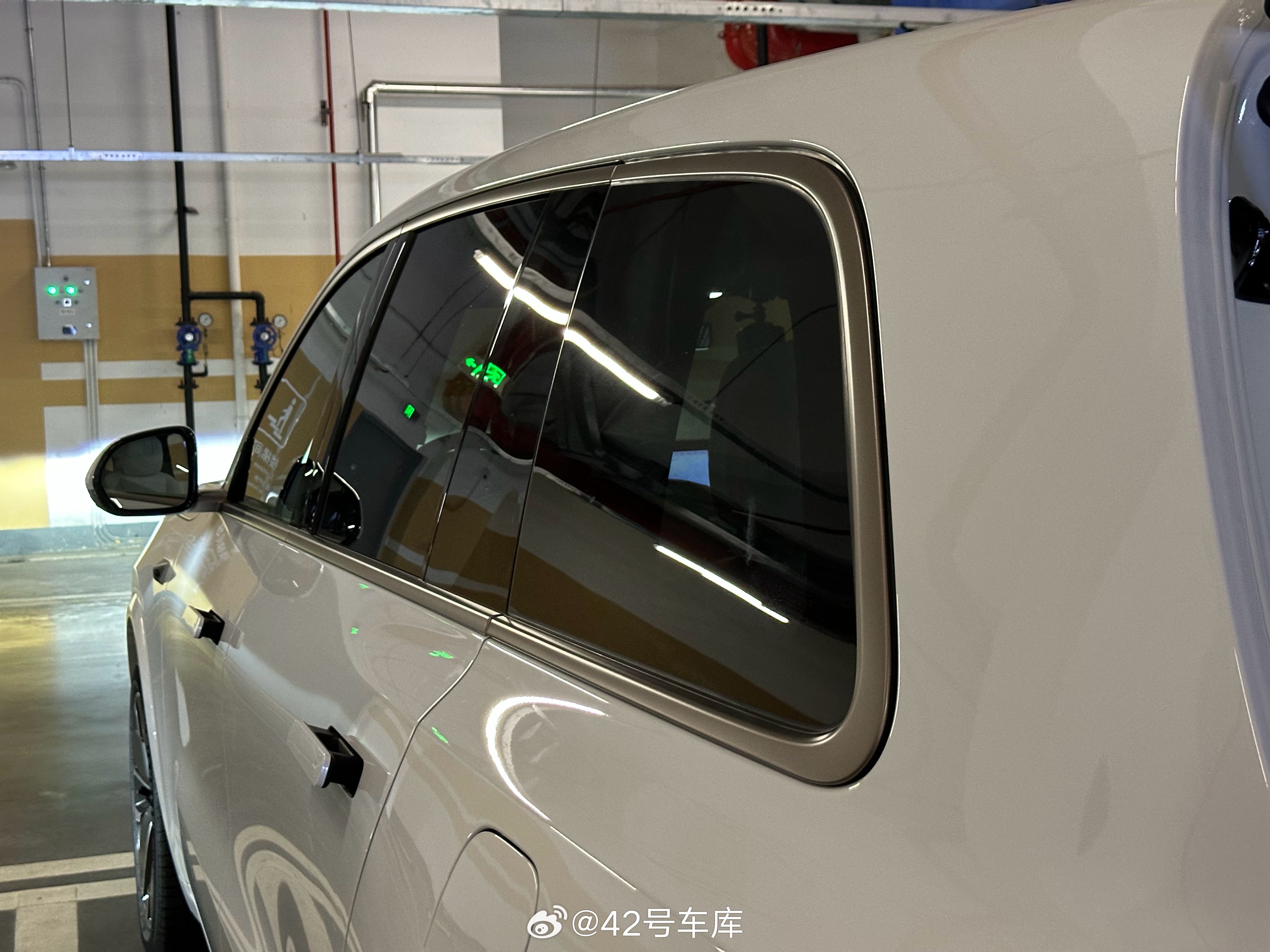 理想 L9 Ultra 金色又或者说古铜色的装饰件大家觉得好看吗？新能源汽车42
