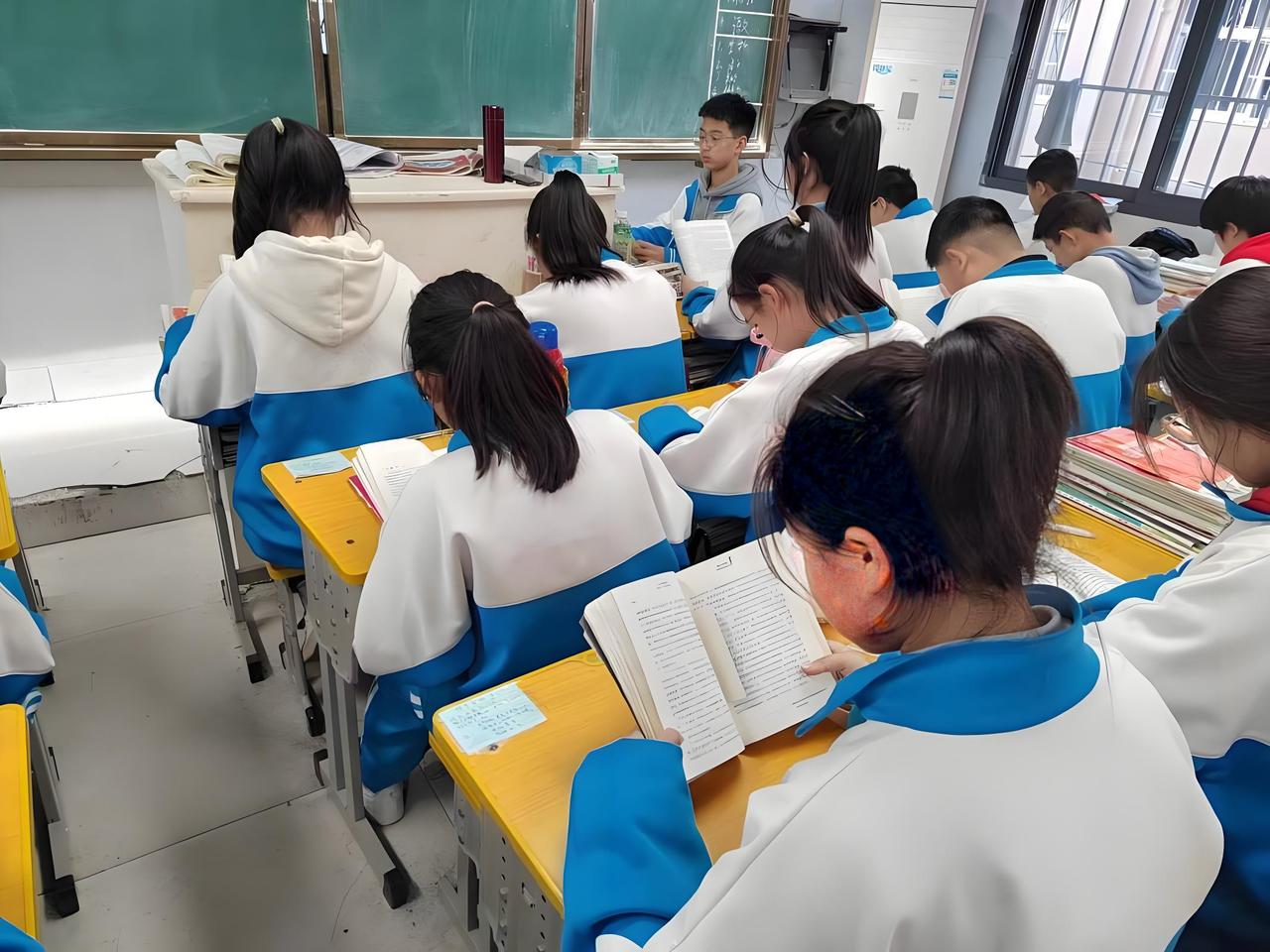 初三提分：别瞎忙！这 3 个关键的坑千万别踩
很多家长急着给初三孩子报补习班、买