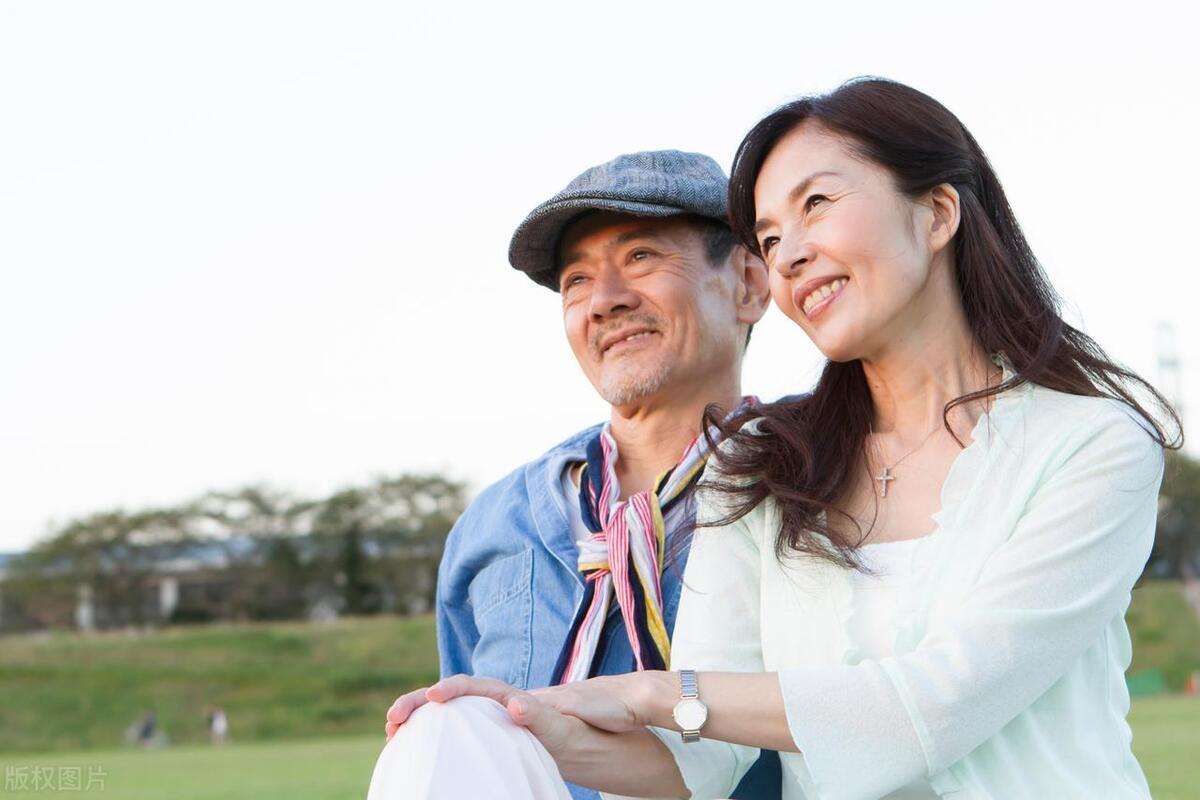 再婚后跟老伴财产互通，共同给继子买了婚房后，我给女儿三十万，他却跟我大闹一场
