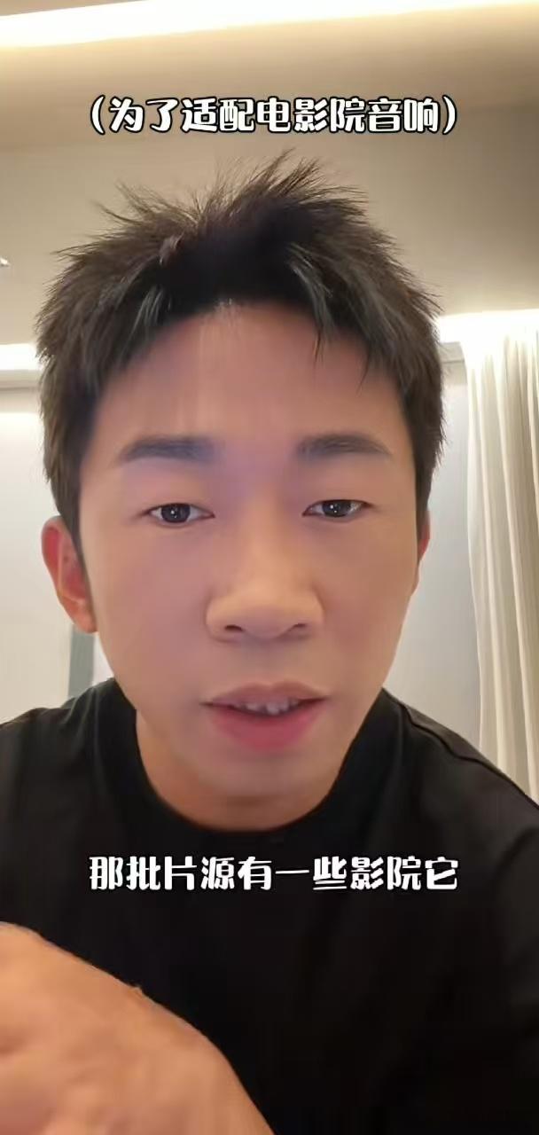 杨迪去看了周星驰的功夫女足  杨迪上映首日就去打卡《功夫女足》，还暖心安利多部暑