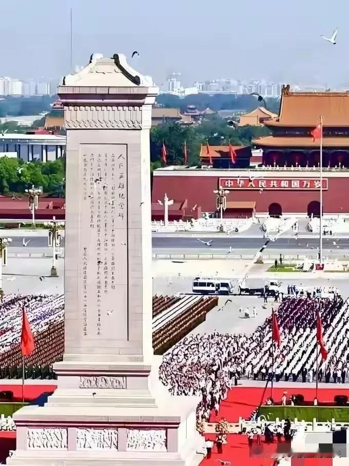 人民英雄纪念碑，不提党名，不说领导，就连最折中的“指引”二字，也在定稿时，被毛主