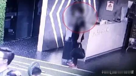 六旬高血压老人健身房猝然离世，索赔30万结局出人意料
 
一场普通的健身锻炼，竟