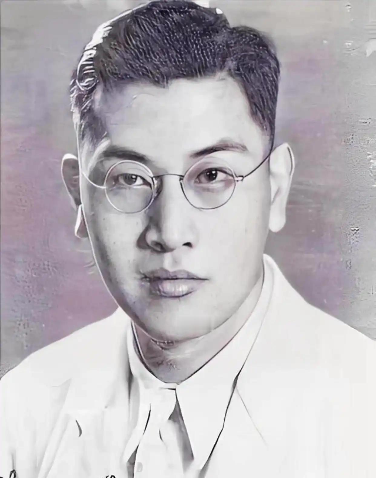 1938–1941 那几年，香港才是全国抗日的“笔杆子前线”。

茅盾在《立报》